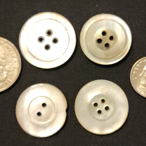 Antique/Vintage Lot of 15 Buttons Mother of Pearl ? - Picture 3 of 10